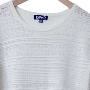 🎂 Elegant white David Bitton Buffalo top with nice pattern. XXL
